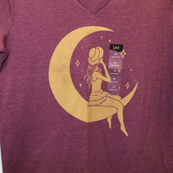 Lee Womens Burgundy Girl Sitting On Moon Short Sleeve Graphic Print Tee - Picture 2 of 8